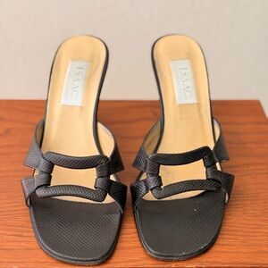 Isaac Mizrahi Black Textured Heels